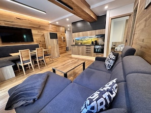 Eigentum, Möbel, Komfort, Couch, Interior Design, Holz, Gebäude, Wohnzimmer, Flooring, Fussboden