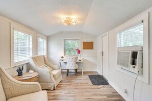 Studio Interior | Free WiFi | Smart TV