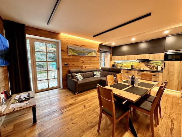 Kitchen / Dining Room