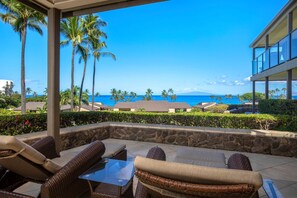 With every sunrise shimmer and sunset glow, this lanai becomes the quiet, cozy heart of your Hawaiian daydream     WEV-2009