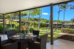 Dine beneath palm silhouettes with soft breezes as your background music and paradise as your centerpiece     WEV-2009