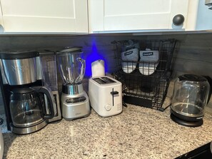Kaffee und/oder Kaffeemaschine