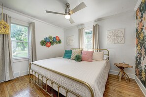 Colorful flowery king bedroom stimulates the imagination!