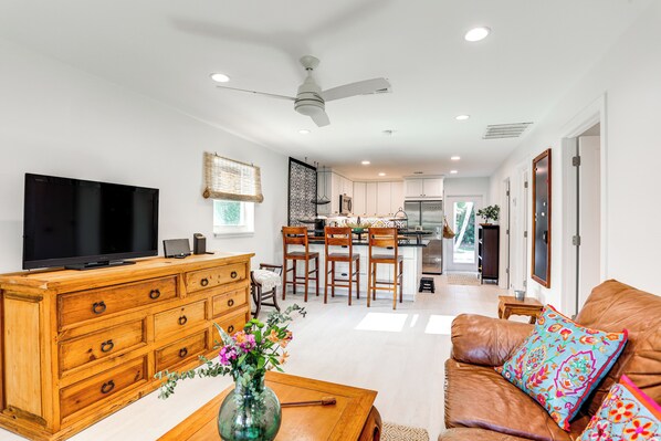 North Palm Beach Vacation Rental | 2BR | 2BA | 1 Step to Enter | 980 Sq Ft