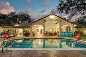 Come Stay At Our Property And Forget About Work!!!