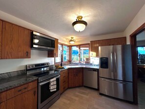 We love to eat, and therefore we cook. The kitchen is well equipped. 