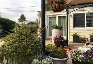 Guest cottage