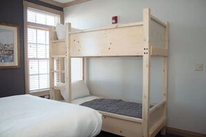2nd bedroom (queen bed & bunkbed)