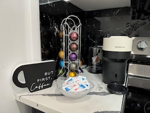 Kaffee und/oder Kaffeemaschine