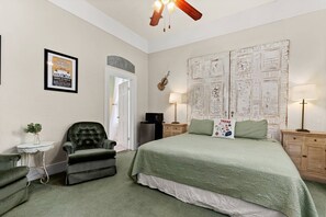 The king bed suite captures the essence of Gruene’s musical legacy, offering a unique and cozy retreat.