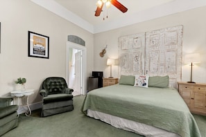 The king bed suite captures the essence of Gruene’s musical legacy, offering a unique and cozy retreat.