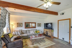 Living Room | 1st Floor | Twin Futon | Free WiFi | Central Heat