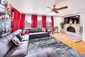 Living Room | Smart TV | Free WiFi | 2nd Floor