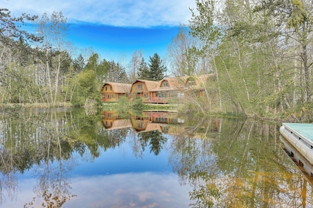 Sterling Vacation Rental | 4BR | 3BA | 4,400 Sq Ft | Step-Free Entry