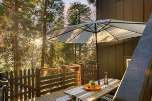 Al fresco dining.