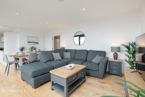 The well equipped living room has a modern and comfortable style