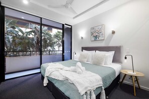 The Bedroom(King bed)