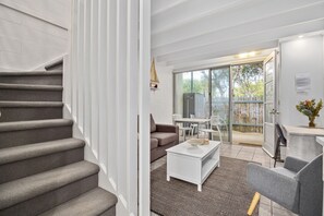 Entry, Lounge, Stairs