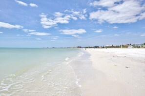 Beautiful Fort Myers Beach Behind Pelican Watch