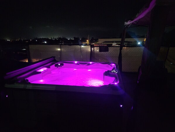 Luxury Private Hot Tub Under the Stars