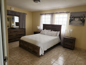 Queensize bed, TV, A/C, Private bathroom