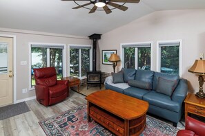 Living space includes plenty of seating options, a Smart TV and views of the lake