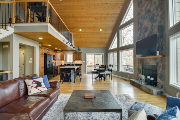 Living/kitchen area