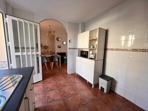 KITCHEN (1)