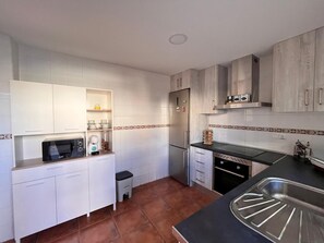 KITCHEN (2)
