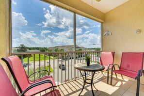 Screened-In Balcony | Pool Towels