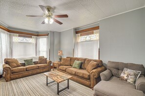 Living Area | Smart TV
