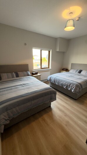 Bedroom 2, ensuite bathroom