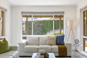 Lounge (c)