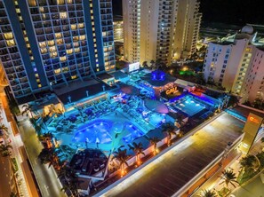 There is a nightclub below the building, which operates during weekends and holiday periods. While the room is insulated, some noise may still be heard, especially during peak hours. We recommend bringing earplugs if you are sensitive to noise. Thank you 