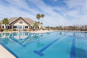 Enjoy Seabrook amenities!
Lake House outdoor pool is complimentary