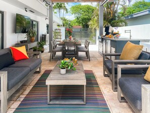 Backyard | Everything your could wish for in this outdoor space. Includes a modern seating area, TV, outdoor kitchen, BBQ and dining area.