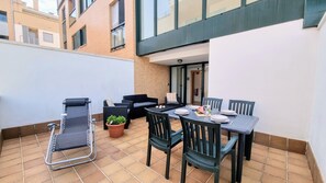 Balcony/Terrace,Dining area,Food