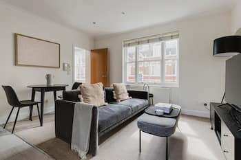 Outstanding Marylebone 2BR, near Westminster University, by Blueground