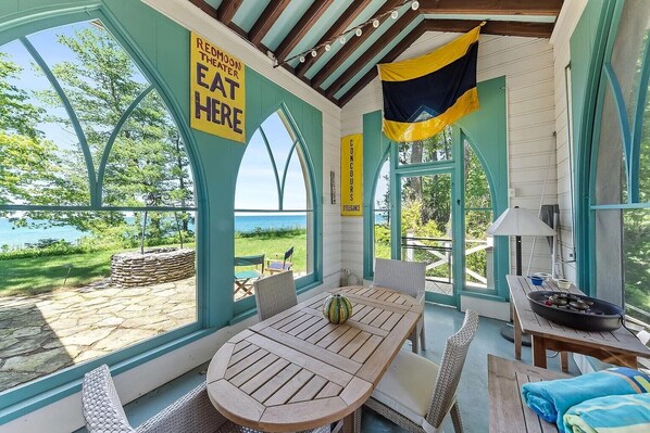 Outdoor dining