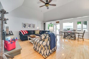 Cottage Interior | Smart TV | Main Level