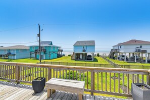 Rear Deck | Ocean View | 7 Mi to Moody Gardens