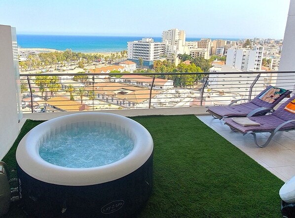 Sea View Veranda with jacuzzi. 