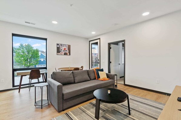 CozySuites on Mass w/ garage parking! #2