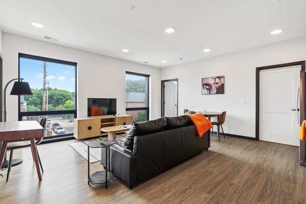 CozySuites on Mass w/ garage parking! #20