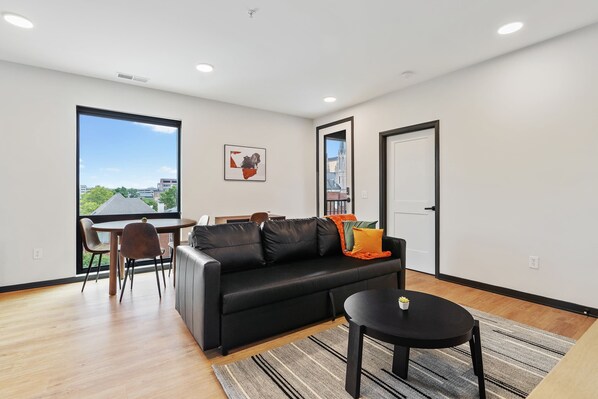 CozySuites on Mass w/ garage parking! #7
