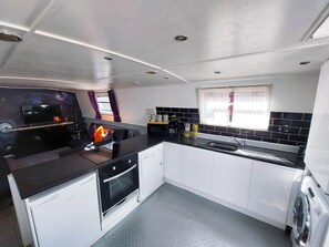 The Joker Boat - Kitchen (1)