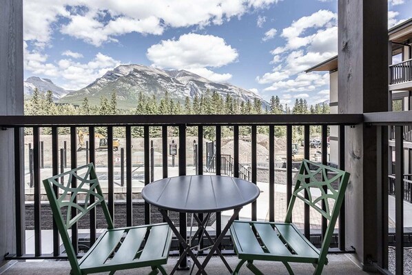 Enjoy your mornign coffee among stunning mountain views