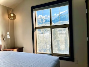 Wake up to stunning mountain views