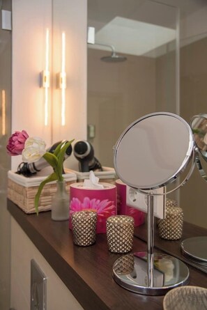 Bathroom amenities