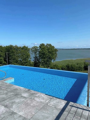 There is an outdoor swimming pool on the roof, available to guests of the building from 9am to 10pm.